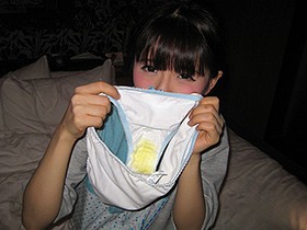 汚れてないと買い取りません！！4 恥を捨て、臭い汚パンティーを売りに来て、SEXまでやらせてしまう売り子たち！！　サンプル画像09